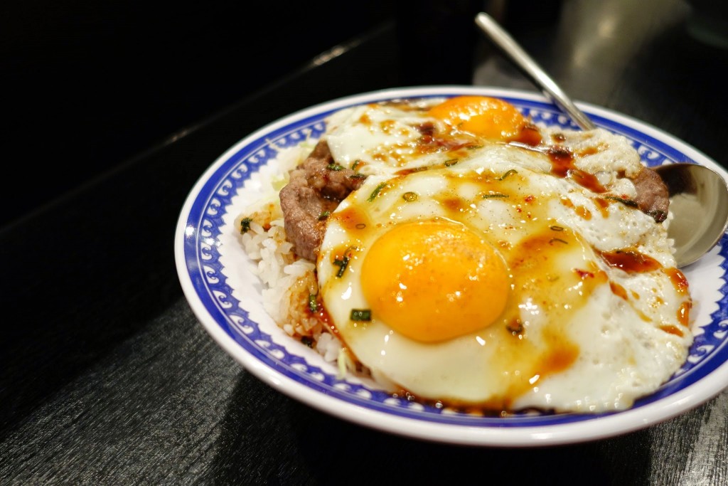 たま〜に食べたくなる三宮ランチ 焼豚玉子飯という新ジャンルで頑張ってる美味(みみ)が意外と頑張ってた件