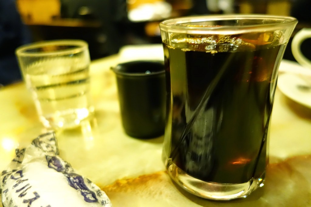 三宮センタープラザ地下にある謎の喫茶店「どん底」は持ち込み可なのだ