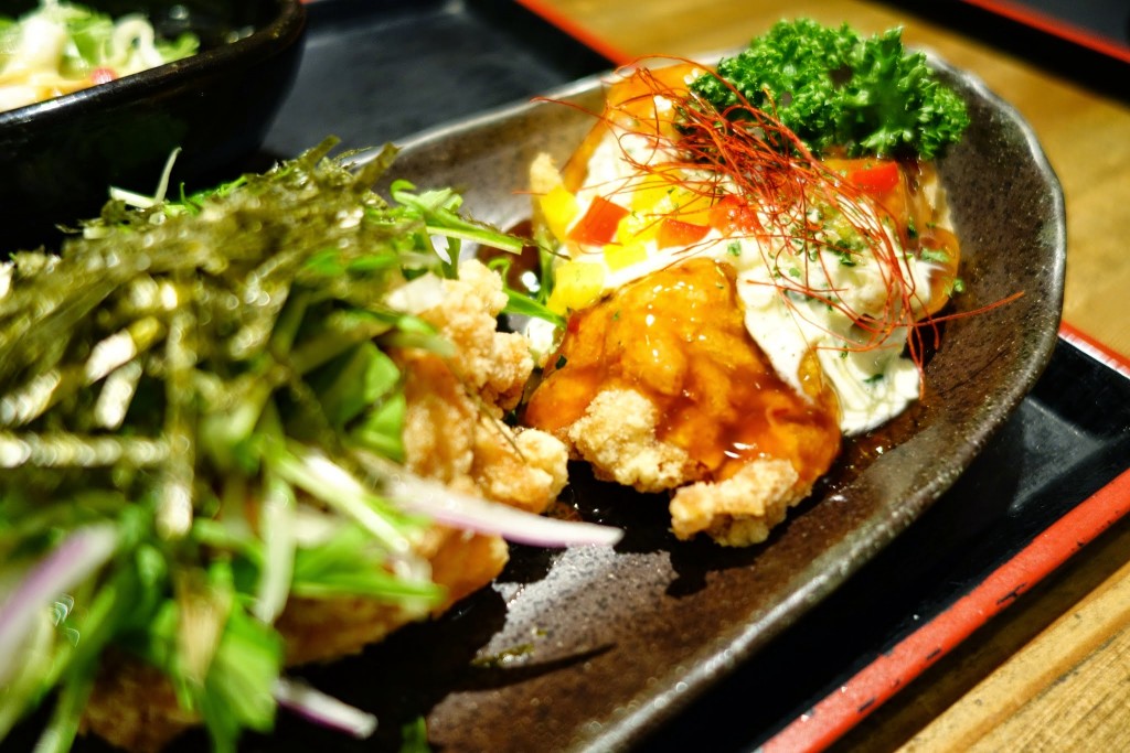 三宮のランチで鶏が食べたいならやえもんもオススメです