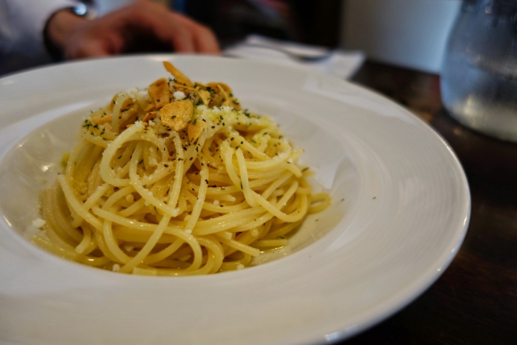 イタリアンなら神戸の六甲道駅降りてすぐのパスタバへ!フレーバーバターがたまりません