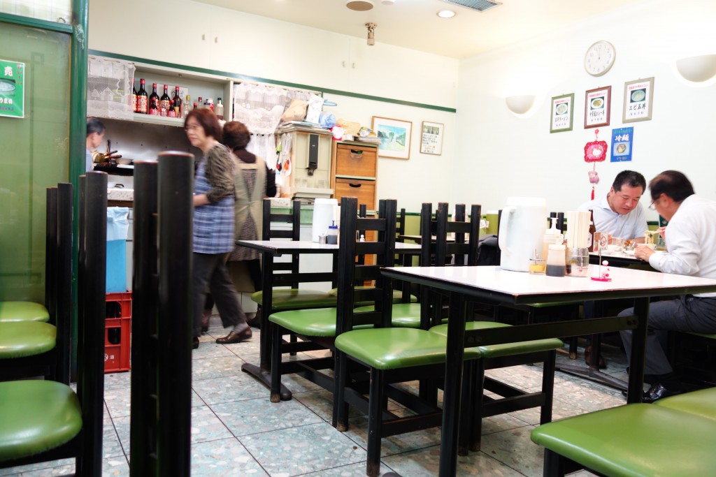 昔ながらの普通の中華料理が食べたいなら三宮センタープラザ地下の信誠飯店へ