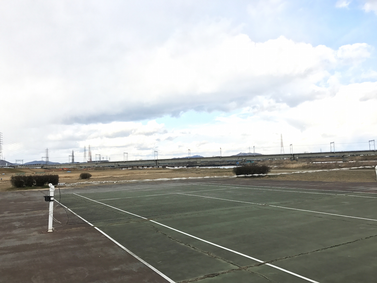 当日でもテニスできる！加古川の無料河川敷テニスコートは予約なしで使えるぞ